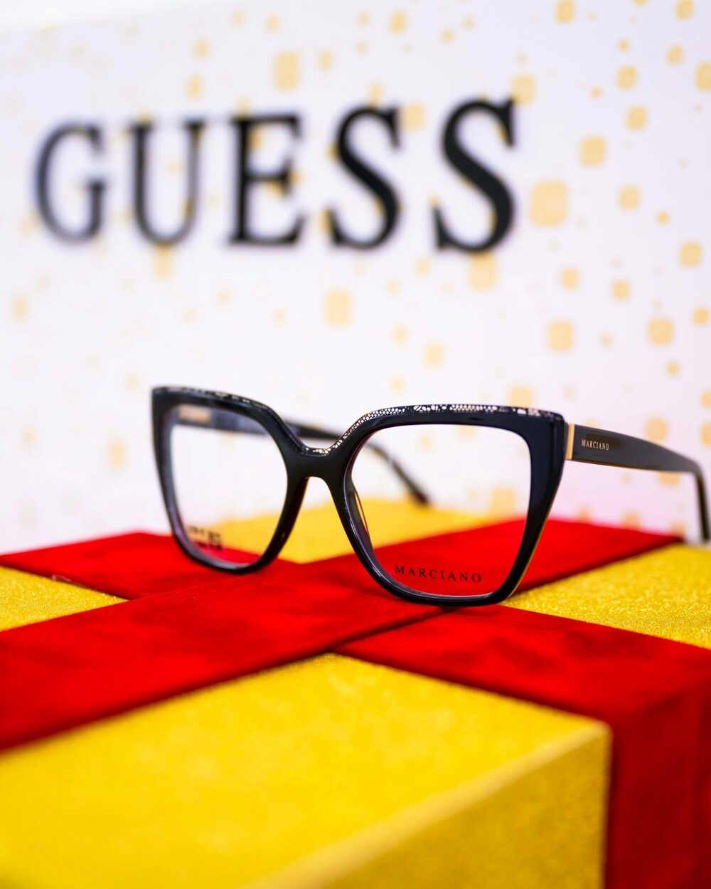 GUESS Marciano rám